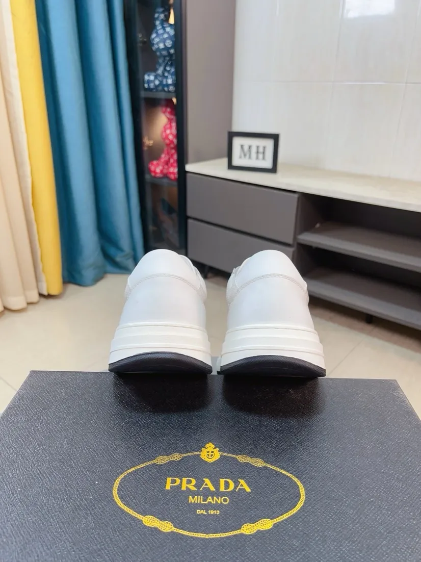 Men's shoes 💰420🌹🌹High-quality new Prada counters are launched simultaneously. The new men's shoes and 😘fabrics are selected from imported mesh and glue-spraying technology. Imported cowhide lining. 👍🏿High-end☄️Open-molded non-slip rubber outsole, exquisite lines, simple and elegant, comfortable and high-end for leisure travel. Code number: 38 to 44